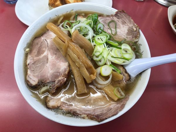 「手打ちチャーシューメン大盛り」@一品香 駒生店の写真