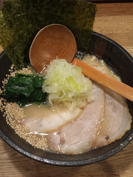 「家系らーめん800円」@麺屋時茂の写真