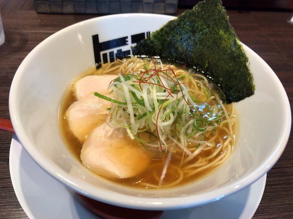 「醤油らぁめん」@らぁめん トリカヂ イッパイの写真