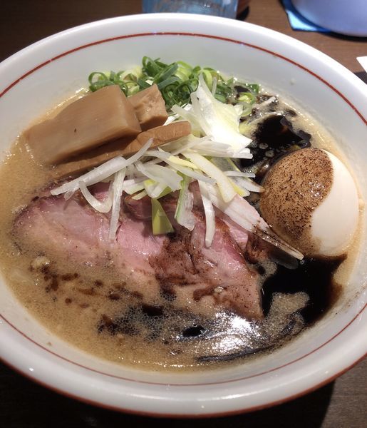 「味噌らぁ麺850円＋釜焼きチャーシュー」@麺や 虎徹の写真