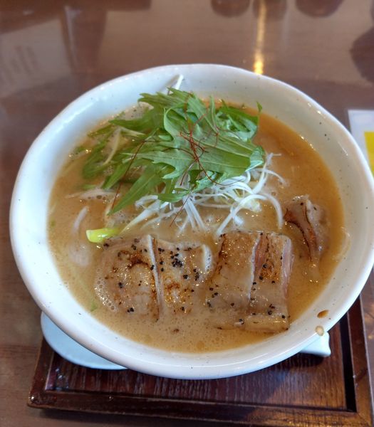 「濃厚鶏白湯麺」@麺工房 かなでの写真