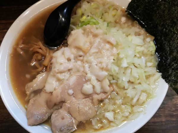 「ラーメン大＋玉ねぎ＋身入り」@手打ち中華そば 酒田 平間店の写真