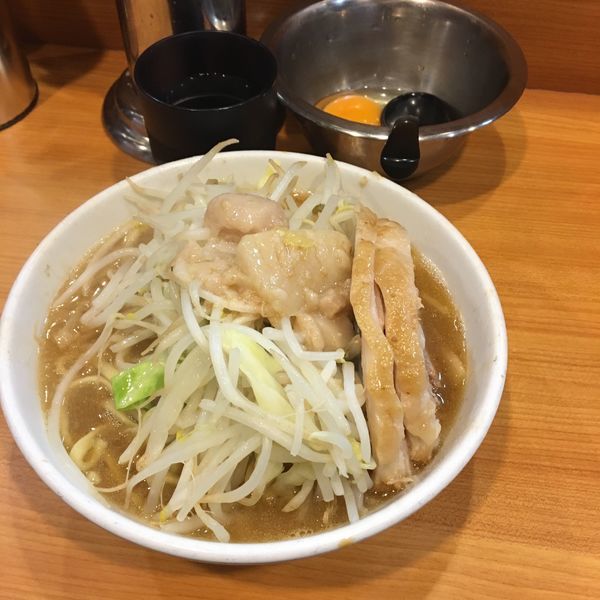 「プチジロ＋アブラ＋生玉子」@ラーメン二郎 八王子野猿街道店2の写真