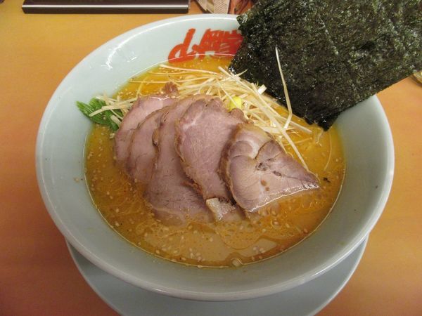 「特製味噌ネギチャーシュー麺（１０７０円）」@ラーメン山岡家 谷田部店の写真
