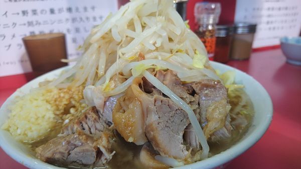 「小ラーメン、豚まし」@ラーメン二郎 小岩店の写真