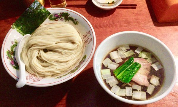 「濃厚昆布水の淡麗つけ麺 中盛 醤油ver & 恵比寿ビール」@麺処 ほん田の写真
