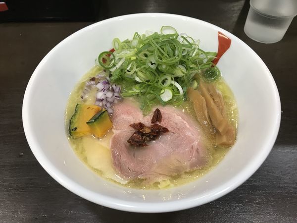 「コク塩＋クーポン九条ネギ」@麺や 魁星の写真