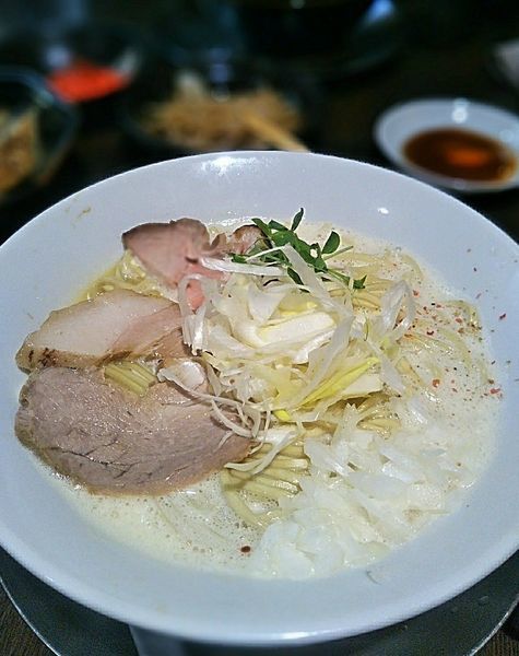 「鶏白湯 820円＋中盛り 100円」@鶏番長の写真