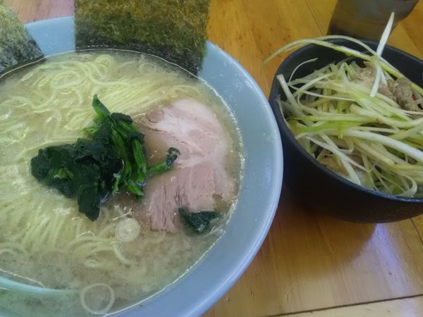 「金曜はラーメン350円麺硬め脂多め+ネギ丼200円」@ラーメンショップ 野田店の写真