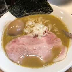 牡蠣と煮干しのフュージョンらぁ麺¥650 、味玉レビューでサービ