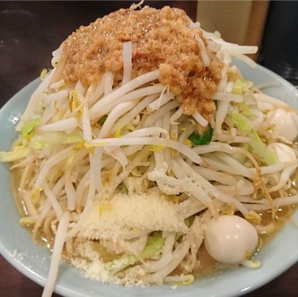 「中ラーメン うずら 粉チーズ」@立川マシマシ SSRの写真