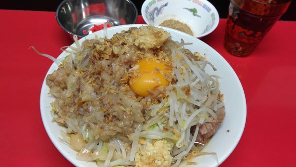 「汁なし(並麺柔わ目)魚粉アブラニンニクダブル他全マシ」@ラーメンハイキックの写真