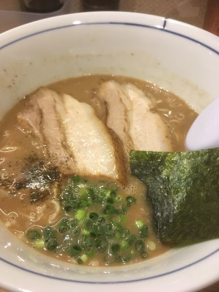 「だし節とんこつラーメン」@別邸三く 豚骨らーめん 真真の写真