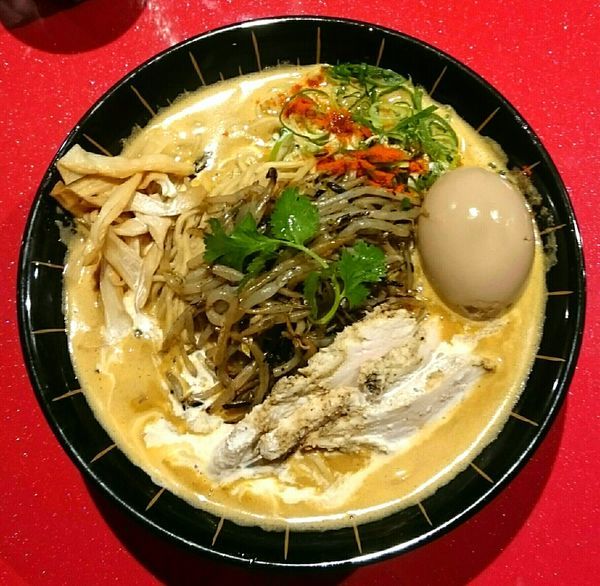 「北インドのスパイスらぁめん 味玉」@スパイスらぁめん釈迦 池袋店の写真