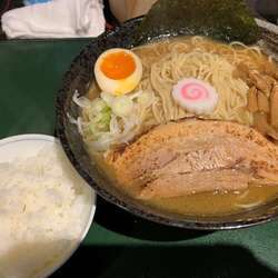 こだわりラーメン（サービス麺大盛り・半ライス）