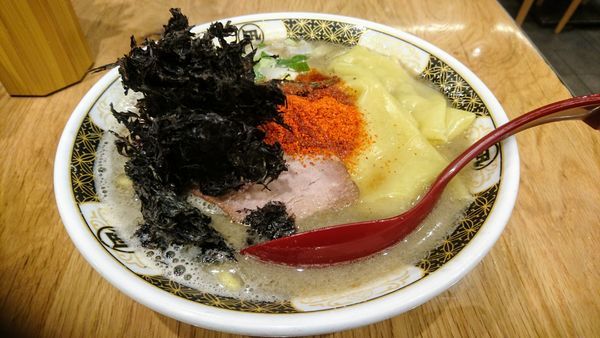 「こってりラーメン(中盛･かた･濃い･5辛･塩)+岩海苔」@すごい煮干ラーメン凪 五反田西口店の写真