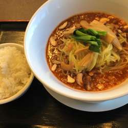屋台風激辛担々麺（成都担々麺）＋小ライス