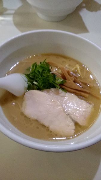 「鶏白湯醤油らーめん（７００円）」@らーめん れんげの写真