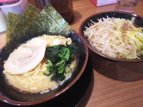 「ラーメン＆モヤキャベ」@横浜家系ラーメン 小作大和家の写真