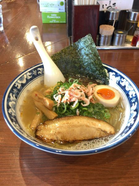 「海老塩ラーメン(780円)」@麺屋いつきの写真