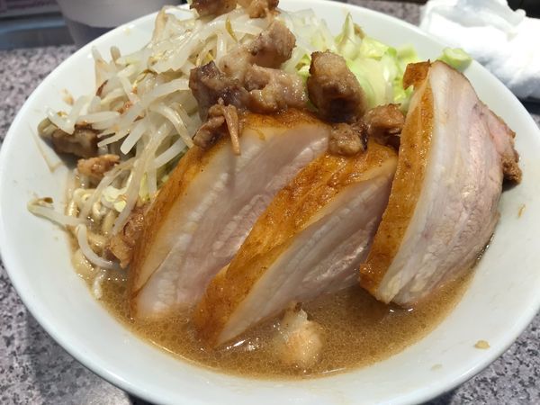 「豚マシラーメン並盛800円＋200円(ヤサイアブラ)」@ラーメン宮郎の写真