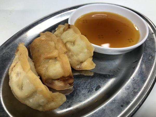 「餃子  162円」@もつ焼き丸昌の写真