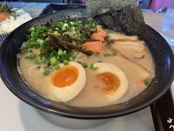 「博多ラーメン全部のせ」@二代目 白神の写真