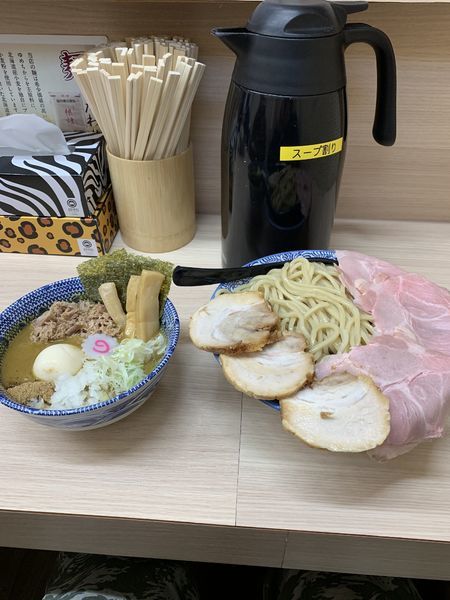 「かれつけ大、特製トッピング、チャーシュー増し」@狼煙 大宮店の写真