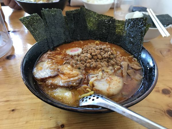 「辛みそニンニクバター納豆スペシャル﻿」@じゅんちゃんラーメンの写真
