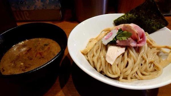 「濃厚魚介つけ麺大盛り800円（並と同じ料金）」@馳走麺 狸穴の写真