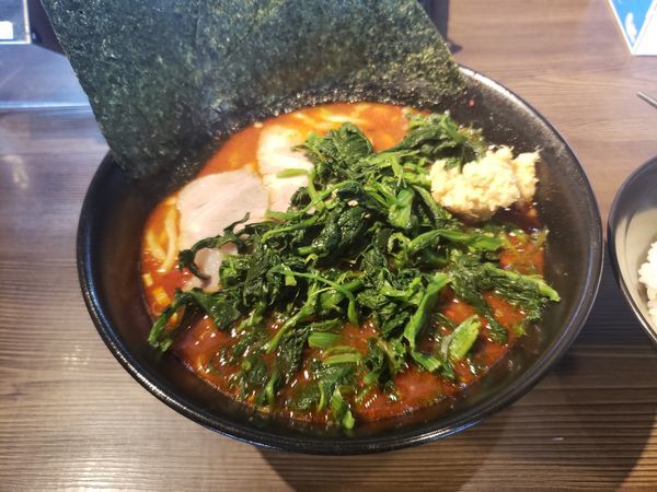 「美辛ラーメン2辛ホウレン草」@ラーメン 萩原家 藤沢店の写真