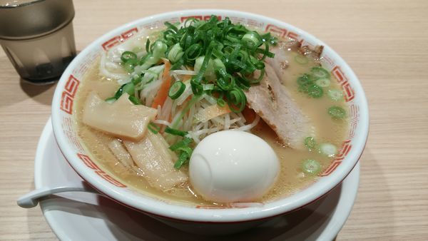 「ホームランラーメン」@中華そば 我馬 ekie広島店の写真