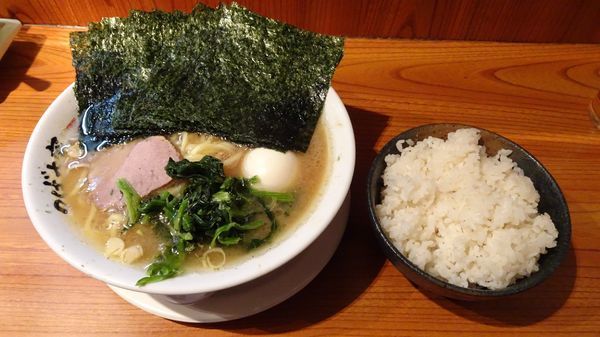「のり玉ラーメン（830円）味濃いめ油多め＋ライス（160円）」@横浜家系ラーメン つばさ家 立川店の写真