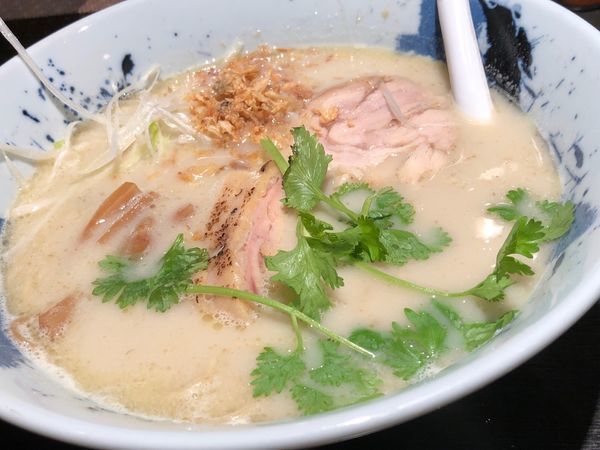 「グリーンカレー鶏そば」@自家製麺 鶏そば 三歩一の写真