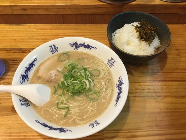 「ラーメン+めし中(¥650・めし無料)」@博多ラーメンセンターの写真