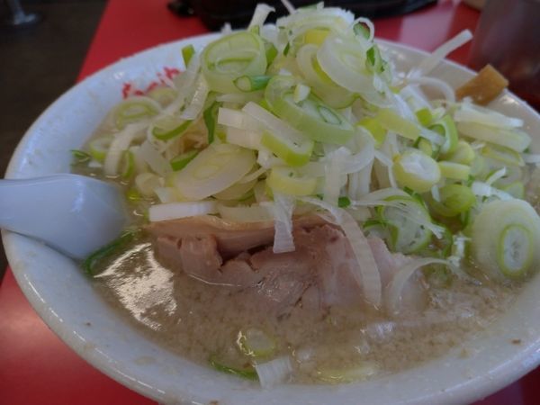 「らーめん（730円　薬味多め）」@らーめん弁慶 浅草本店の写真