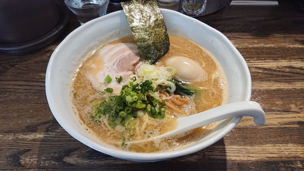 「醤油ラーメン大盛り 黒味玉(醤油味)」@RAMEN CiQUEの写真