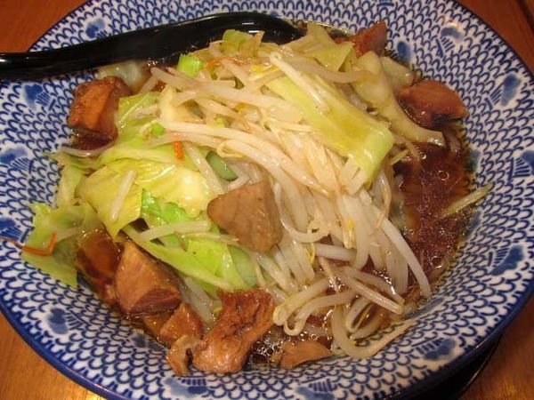 「とんさいらーめん醤油　740円」@麺処直久 新橋店の写真