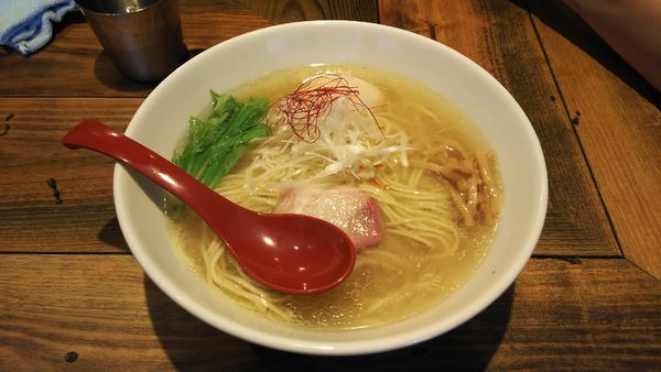 「香彩鶏だし塩らーめん790円」@麺屋 翔 西新宿本店の写真