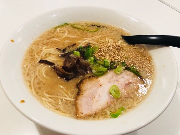 「博多ラーメン白」@九州博多らーめん麺屋 悟空 立川店の写真