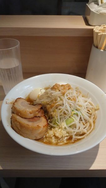 「ラーメン(200㌘)＋玉子＋温玉」@麺屋 味方の写真