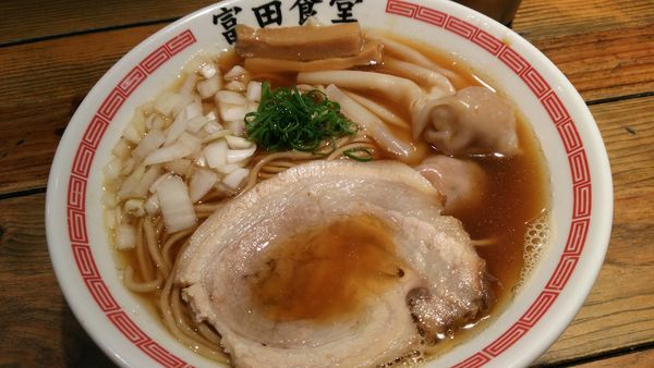 「純粋金華豚ワンタン煮干しそば」@松戸中華そば 富田食堂の写真
