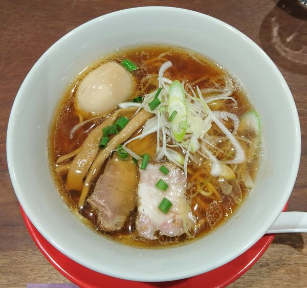 「そば(醤油)＋味玉」@メンヤ シモヤマの写真