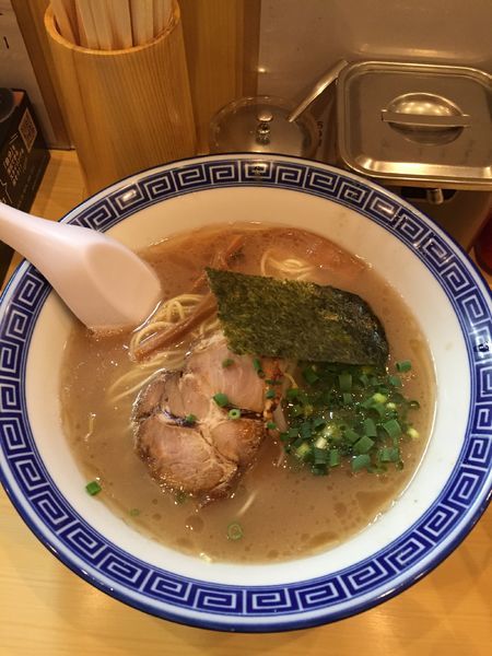 「豚骨ラーメン670円」@なかじまの写真