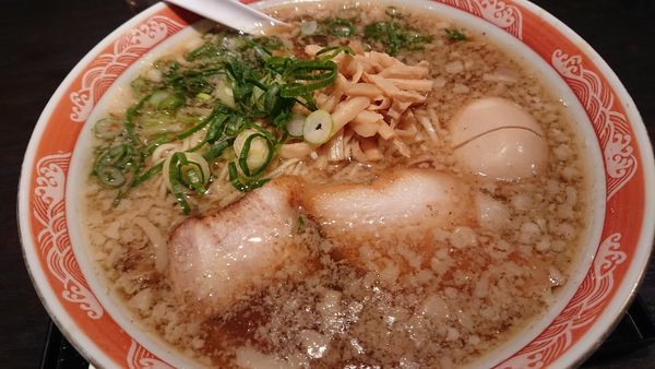 「魂のラーメン（細めん、大盛、背油多め）」@尾道ラーメン 麺一筋 桜木町店の写真