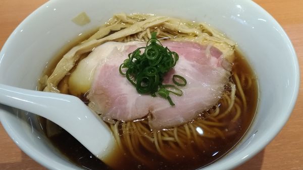 「醤油らぁ麺」@らぁ麺 はやし田 池袋店の写真