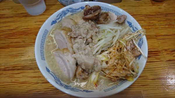 「小豚塩味+ねぎぶた」@ラーメン神豚 横須賀中央店の写真