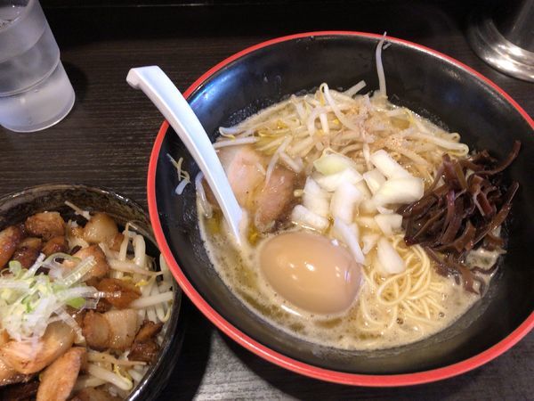 「味玉豚骨らーめん + チャーシュー丼」@三鷹食堂いなりの写真
