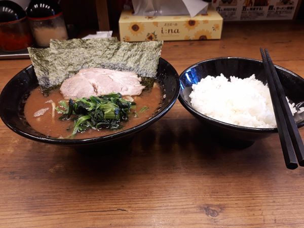 「ラーメン(味濃め、油多め)」@横浜家系らーめん 武道家 吉祥寺店の写真