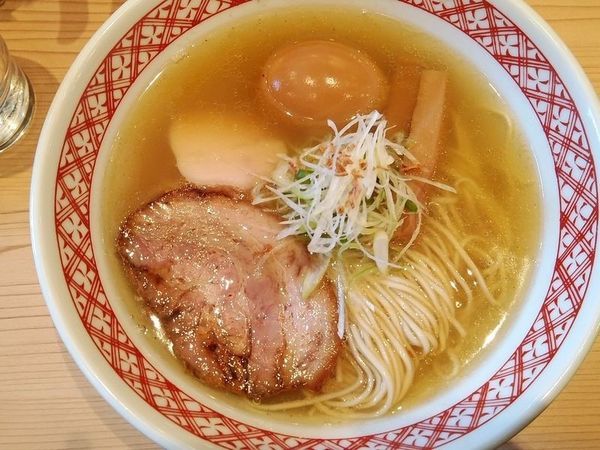 「白だしそば＋味玉」@支那そば しんばの写真